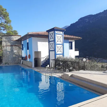 Belle Vue Oeluedeniz מלון